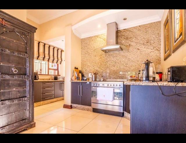 5 BEDROOM HOUSE FOR SALE IN GLENVISTA